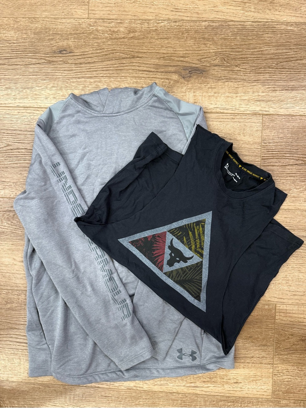 Under Armour Men’s Black Graphic Muscle Tee with Light Gray Hoodie